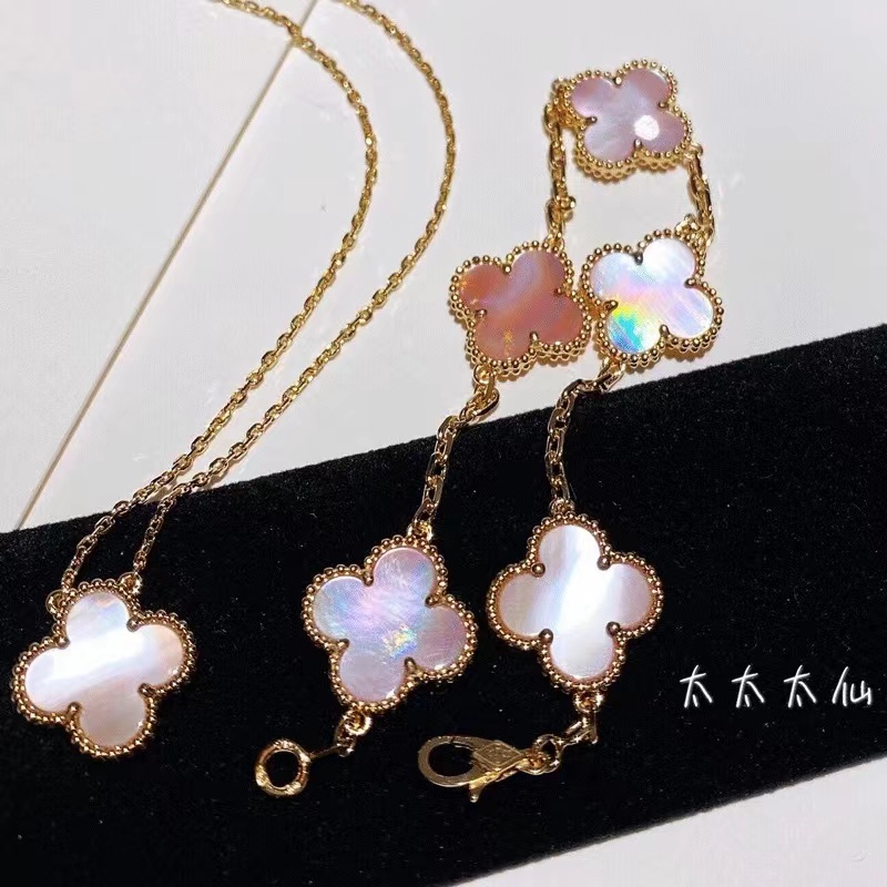 No fading - four small leaf Fritillaria Color Bracelet Girl Pink Bracelet Jewelry women's Fashion Pendant Necklace 18k rose gold